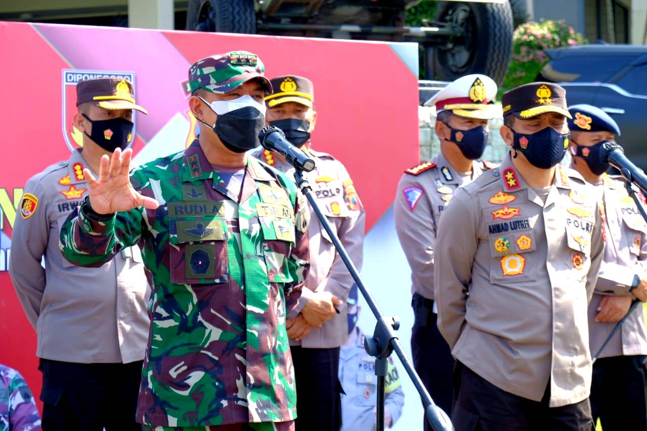 Kapolda Jateng Irjen Pol Ahmad Luthfi dan Pangdam IV Diponegoro Mayjen TNI Rudianto